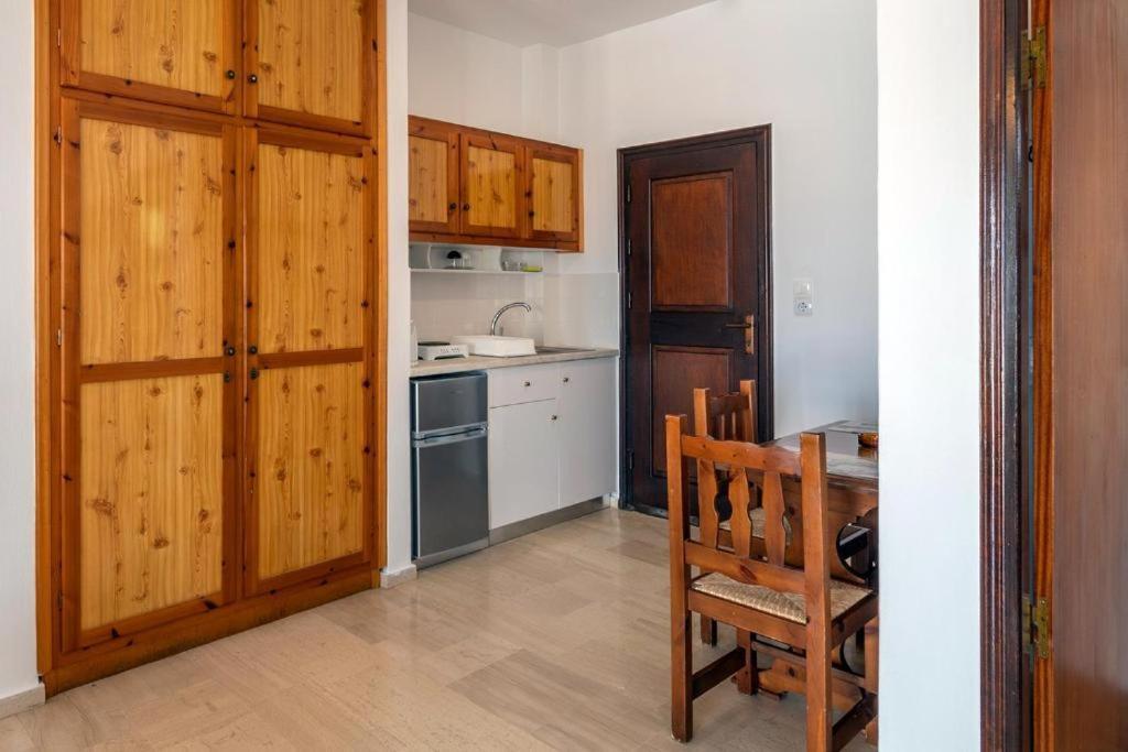 Pelagos Seafront Accommodation - George Myrties エクステリア 写真