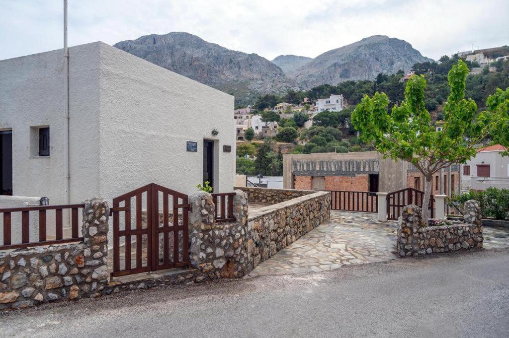 Pelagos Seafront Accommodation - George Myrties エクステリア 写真