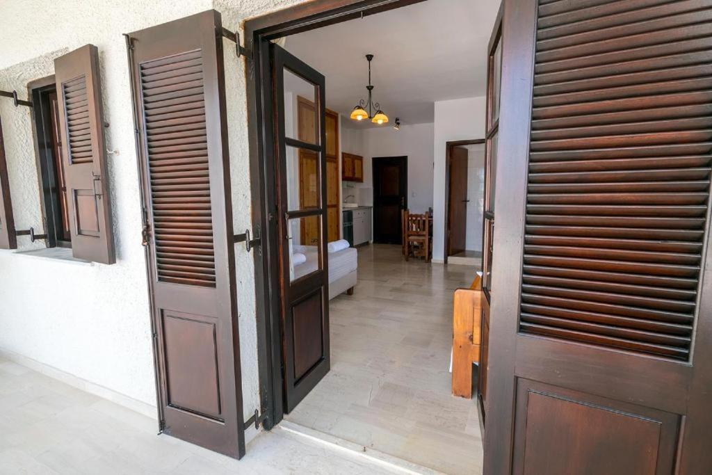 Pelagos Seafront Accommodation - George Myrties エクステリア 写真