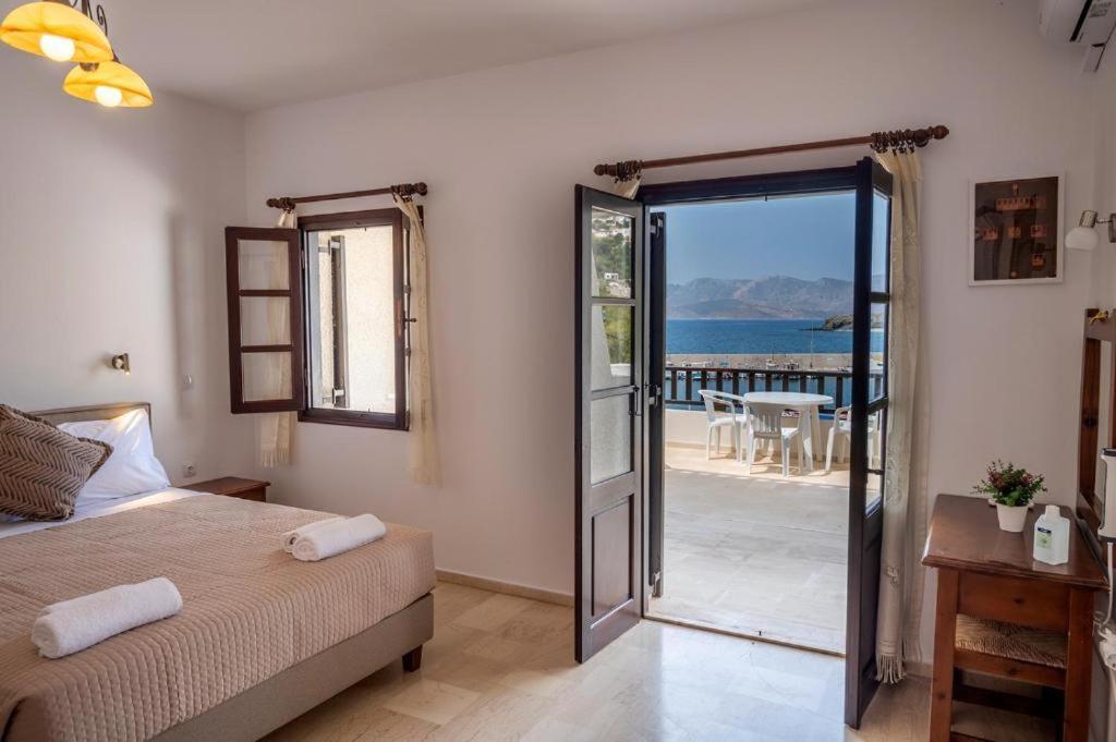 Pelagos Seafront Accommodation - George Myrties エクステリア 写真