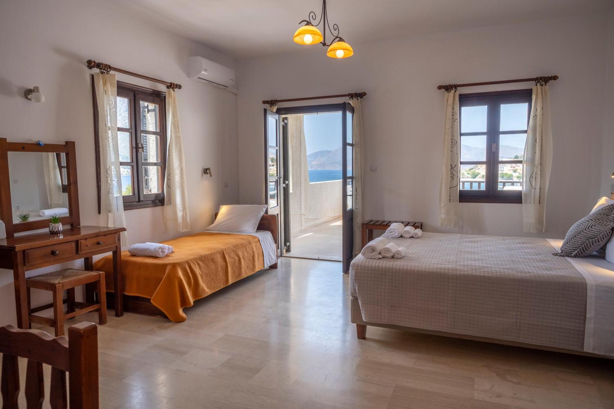 Pelagos Seafront Accommodation - George Myrties エクステリア 写真